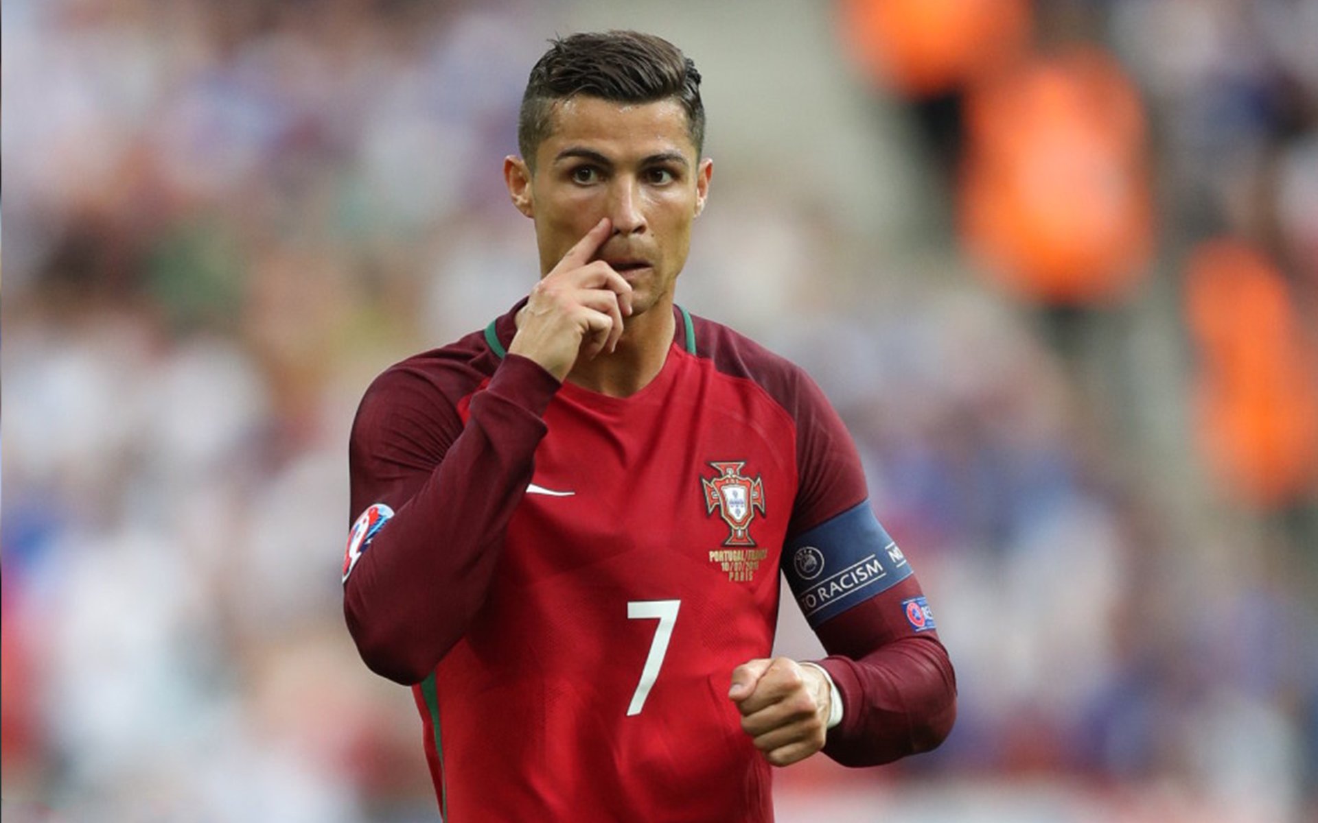 世界杯精神影响欧冠更衣室 多队制作“国家队合照墙”